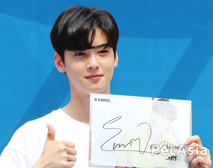 '케이스위스 팬사인회 현장' 차은우 '아로하' 사랑해요!